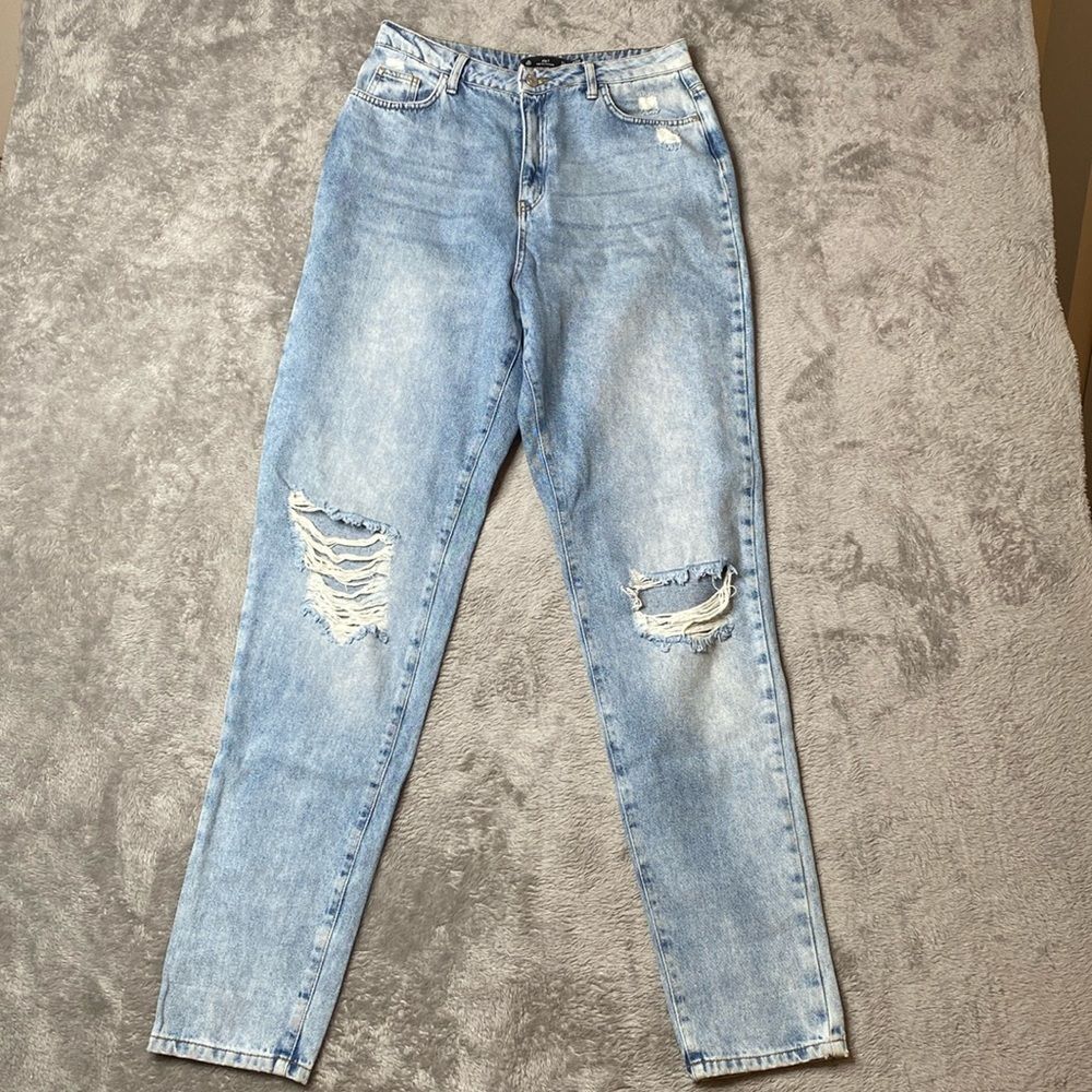 Misguided Riot Hight Rise Ripped Distressed Busted Knee Light Wash Mom Jeans